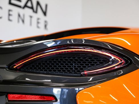 Used 2016 McLaren 570S Coupe RWD image 24