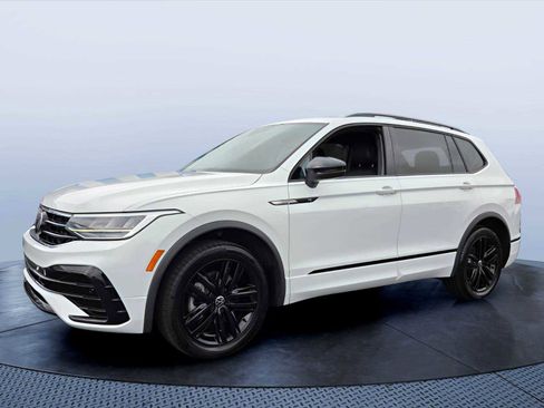 Used 2022 Volkswagen Tiguan SE R-Line image 2