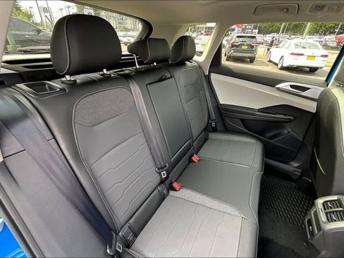 New 2025 Volkswagen Taos SE image 24