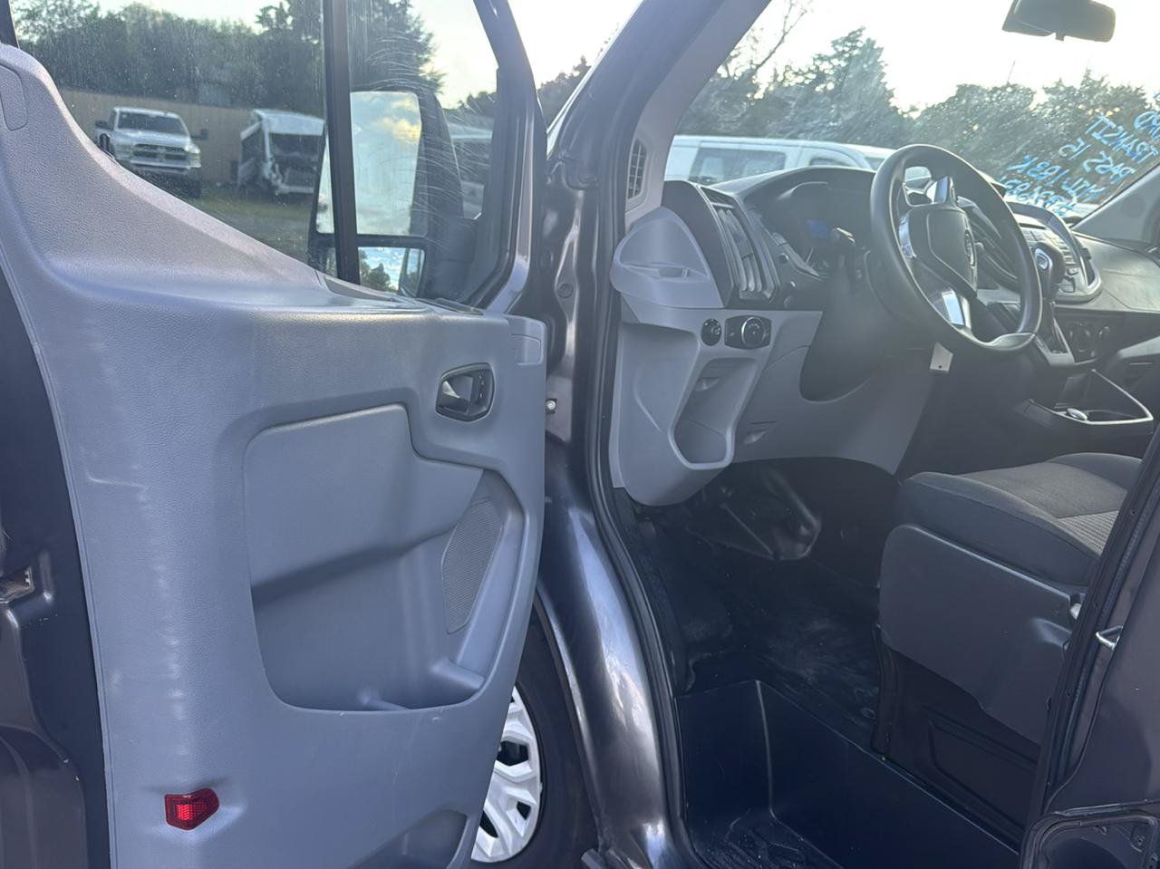 Used 2017 Ford Transit 350 XLT RWD image 9