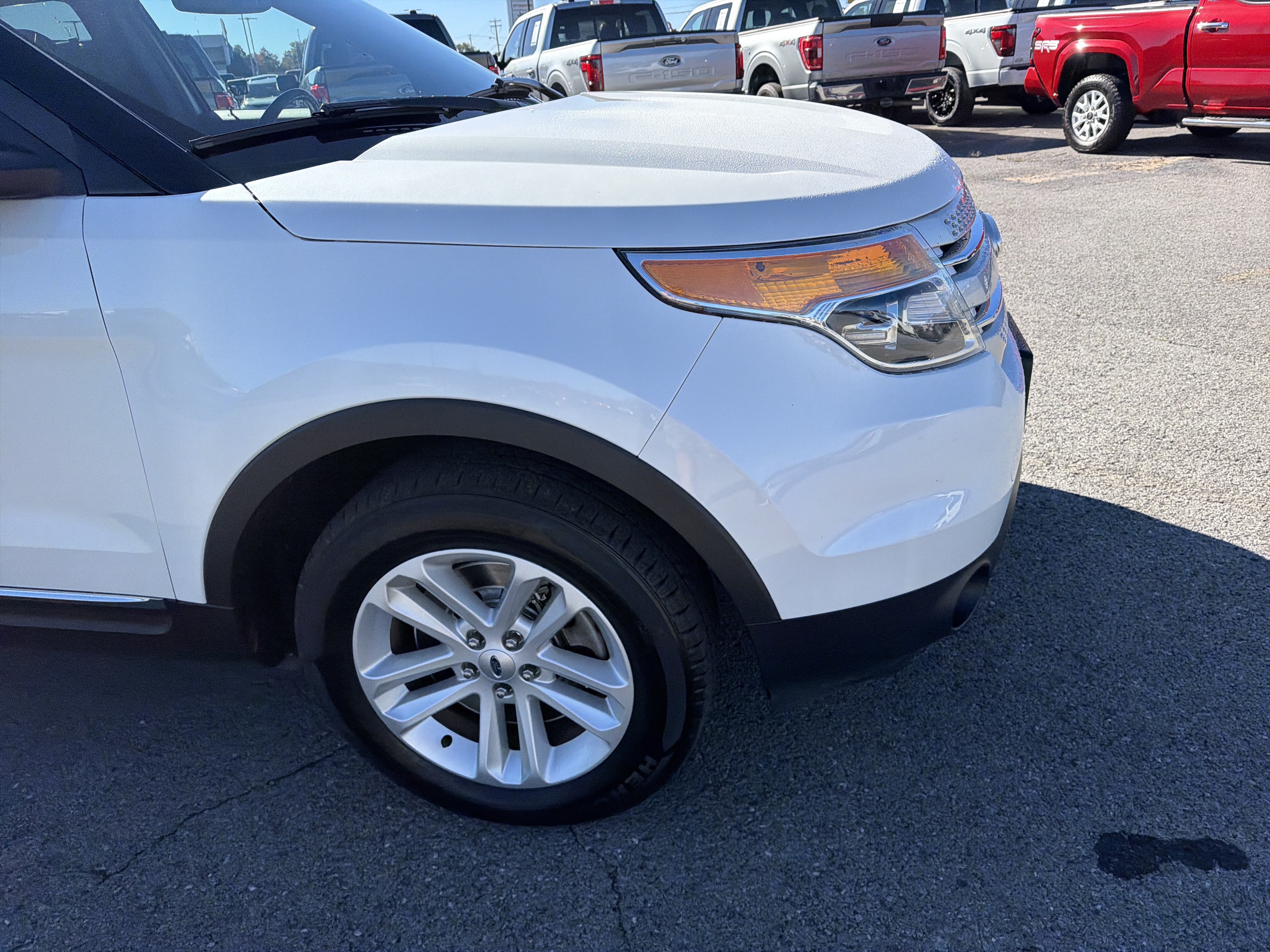 Used 2014 Ford Explorer XLT AWD/4WD image 2