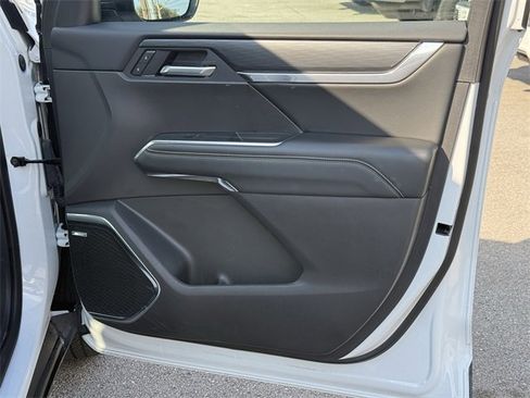 Used 2025 GMC Acadia Elevation image 35