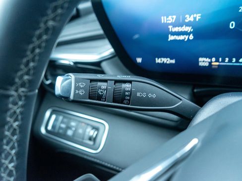 Used 2025 Buick Enclave Preferred image 25