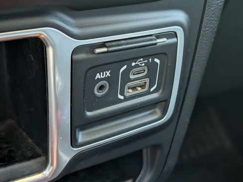 Used 2018 Jeep Wrangler Unlimited Sport AWD/4WD image 19