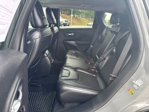 Used 2020 Jeep Cherokee Latitude Plus w/ Cold Weather Group image 25