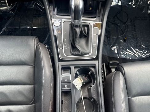 Used 2017 Volkswagen Golf R 4-Door image 17
