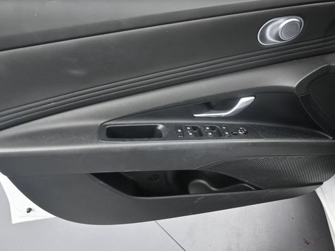 Used 2025 Hyundai Elantra SEL FWD image 11