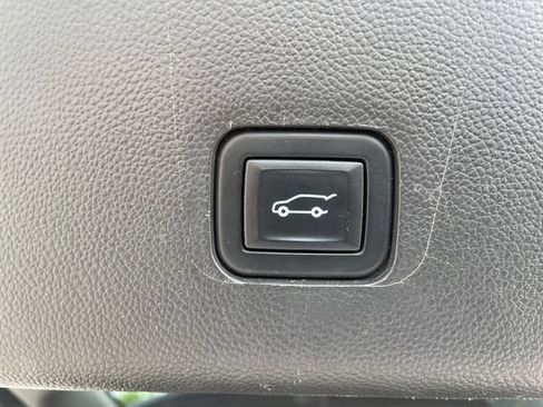 Used 2020 Chevrolet Traverse LT FWD image 52