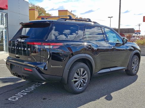 New 2025 Nissan Pathfinder SV w/ SV Premium Package image 4