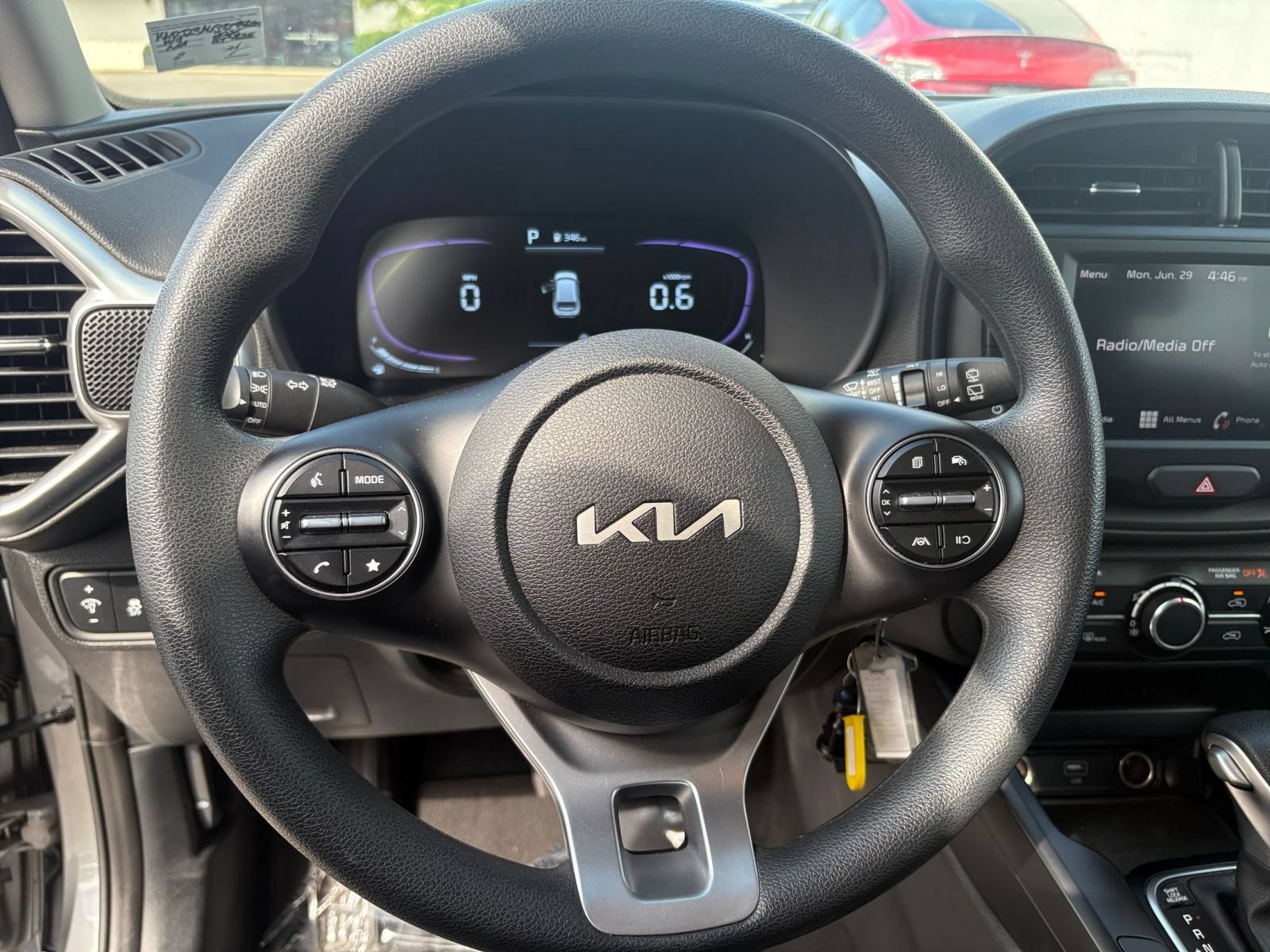 Used 2025 Kia Soul LX w/ LX Technology Package FWD image 25