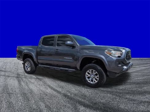 Used 2018 Toyota Tacoma SR5 RWD image 2