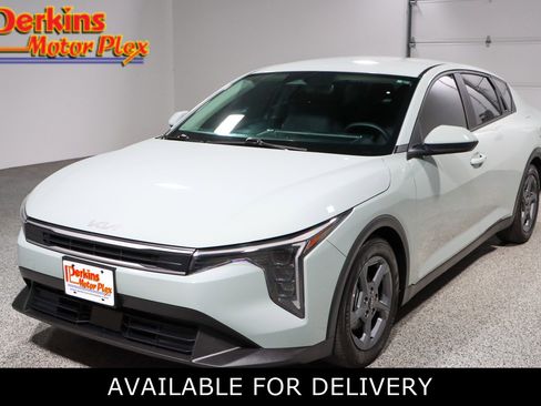 Used 2025 Kia K4 FWD image 1