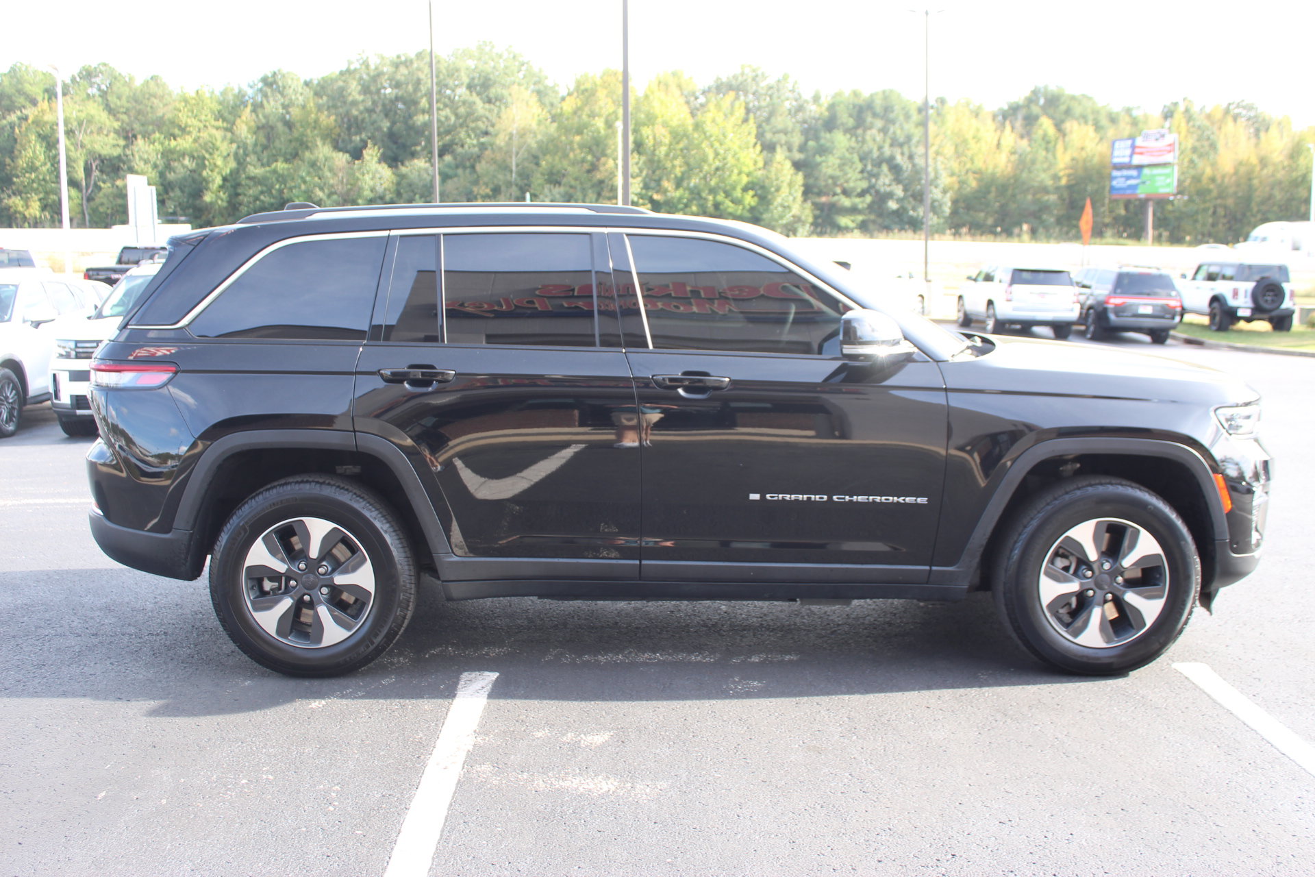 Used 2022 Jeep Grand Cherokee Limited 4xe w/ Luxury Tech Group II AWD/4WD image 5