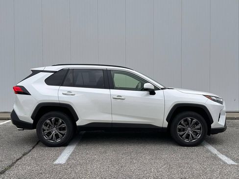 Used 2022 Toyota RAV4 Limited AWD/4WD image 7