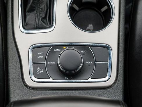 Used 2022 Jeep Grand Cherokee Laredo X image 45