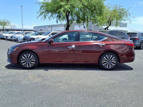 Used 2023 Nissan Altima 2.5 SV image 3