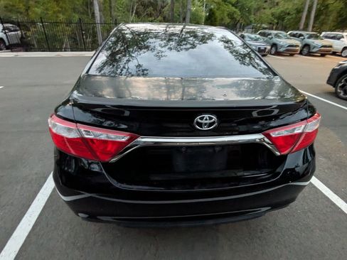 Used 2017 Toyota Camry SE image 6