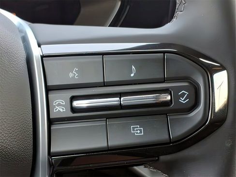 Used 2024 Chevrolet Colorado LT w/ LT Convenience Package II image 17