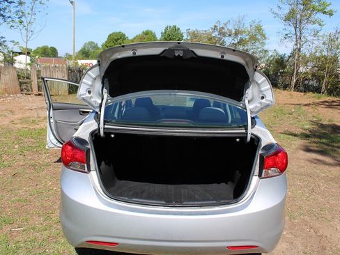 Used 2013 Hyundai Elantra GLS w/ Preferred Pkg image 29