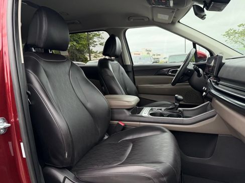 Certified 2025 Kia Carnival FWD image 35