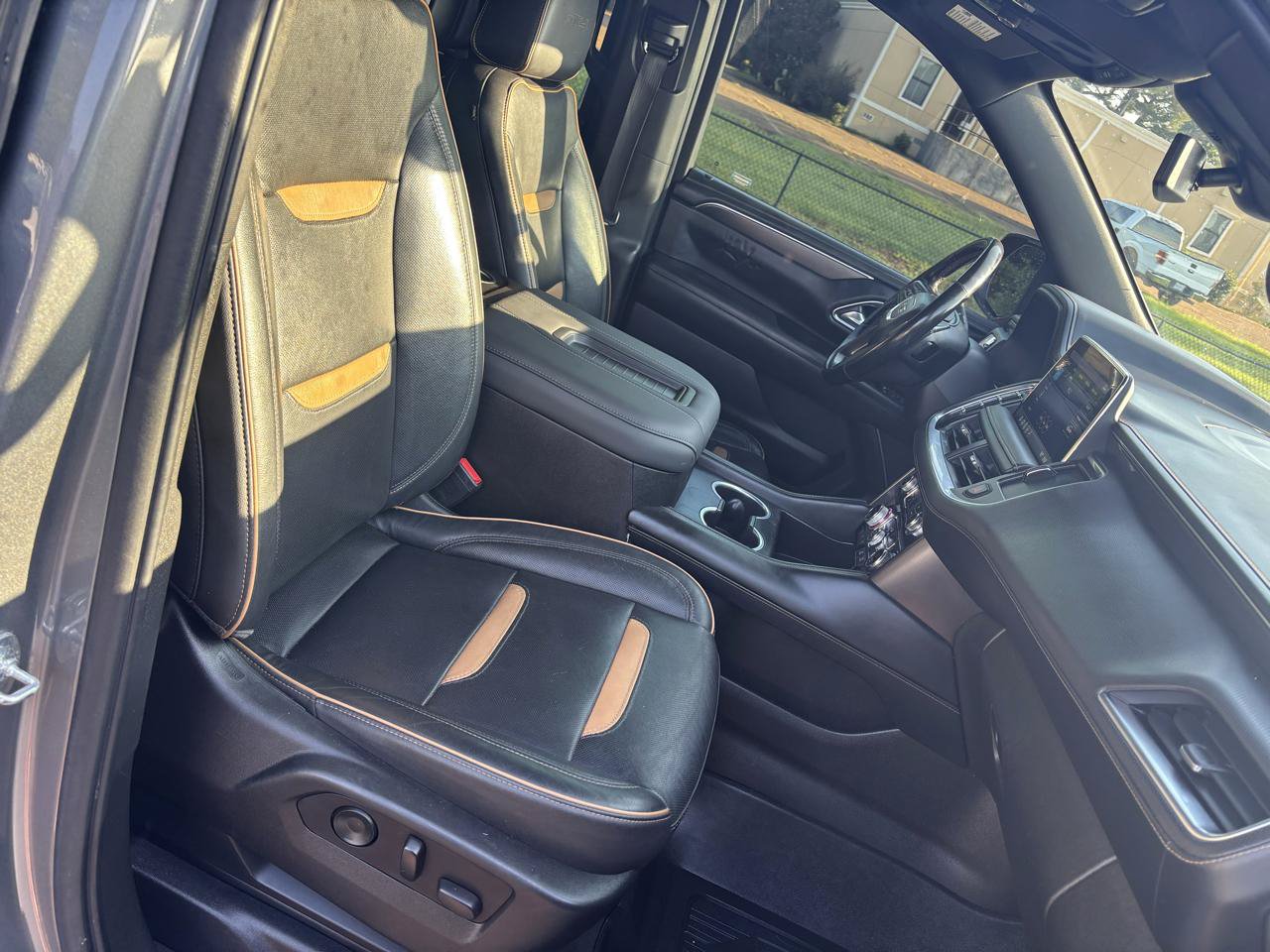 Used 2021 GMC Yukon AT4 w/ AT4 Premium Plus Package AWD/4WD image 15