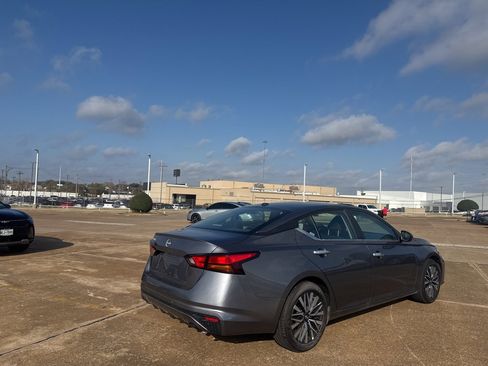 Certified 2025 Nissan Altima 2.5 SV image 24