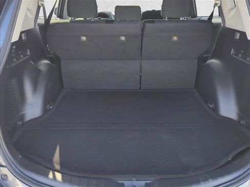 Used 2017 Toyota RAV4 LE FWD image 5
