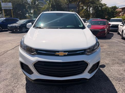 Used 2020 Chevrolet Trax LS w/ Tint and Cruise Package FWD image 3