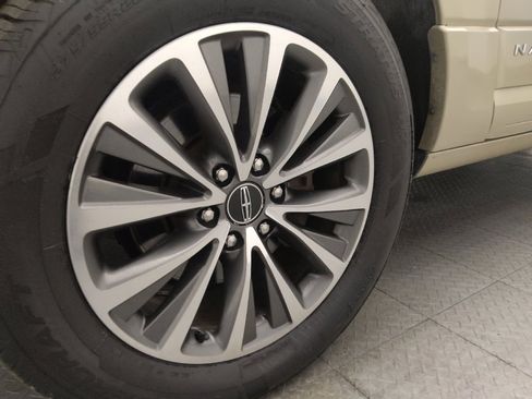 Used 2017 Lincoln Navigator Select image 31