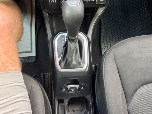 Used 2023 Jeep Renegade Latitude image 19