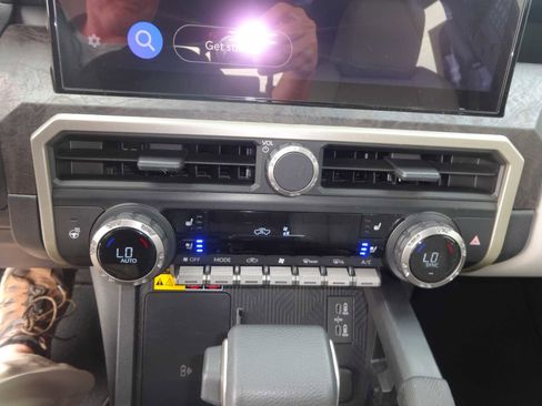 Used 2024 Toyota Tacoma Limited w/ Limited Package (LT) image 19