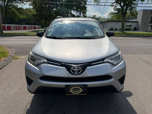 Used 2016 Toyota RAV4 LE AWD/4WD image 2