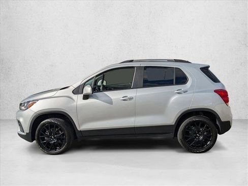 Used 2022 Chevrolet Trax LT w/ Sport Edition image 9