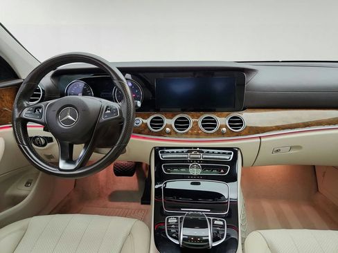 Used 2017 Mercedes-Benz E 300 4MATIC image 27