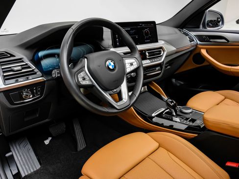 Used 2025 BMW X4 xDrive30i image 3