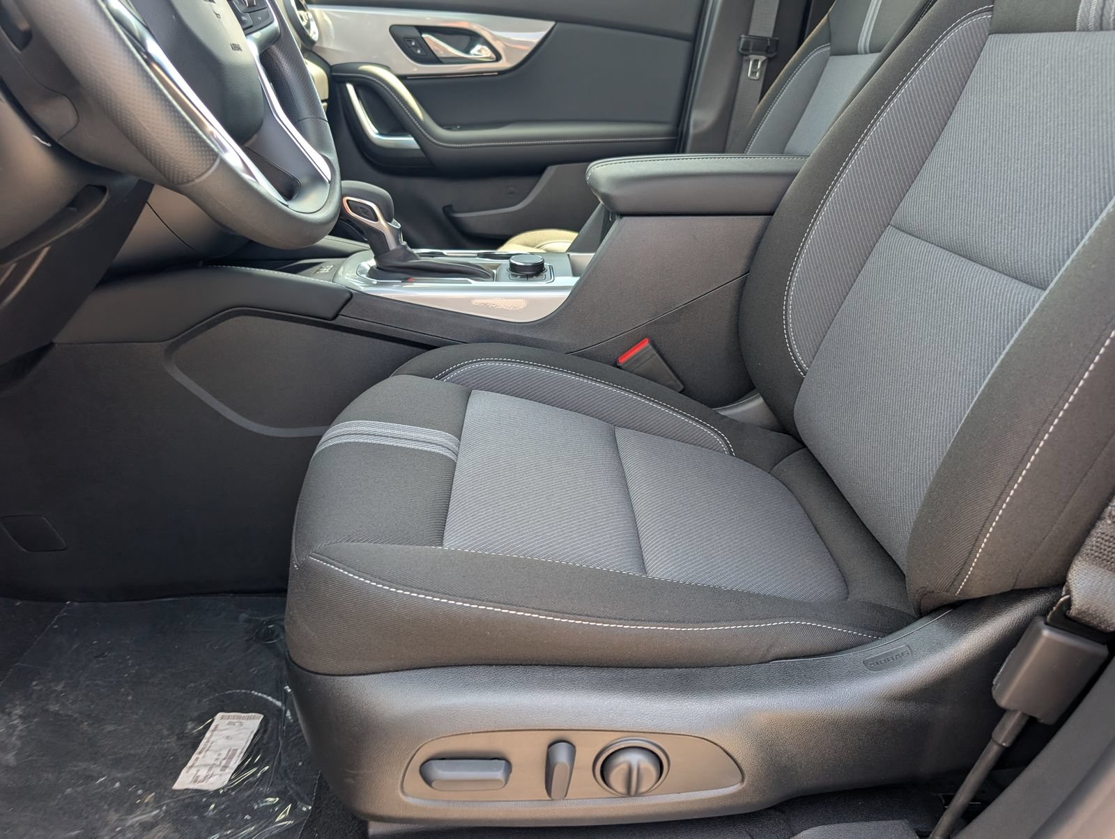 New 2026 Chevrolet Blazer LT w/ Convenience Package FWD image 6