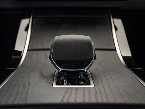 Used 2026 Land Rover Range Rover Evoque Dynamic SE image 31