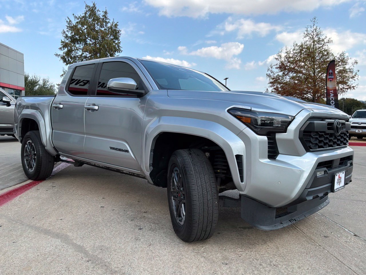 Used 2024 Toyota Tacoma TRD Sport w/ TRD Sport Upgrade Package AWD/4WD image 4