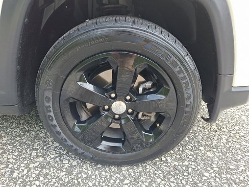 Used 2018 Jeep Compass Latitude w/ Popular Equipment Group image 9
