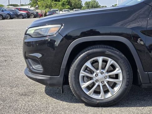 Used 2019 Jeep Cherokee Latitude w/ Popular Appearance Group FWD image 9