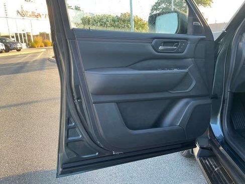 New 2026 Nissan Armada SL w/ Captain's Chari Seat Package AWD/4WD image 10