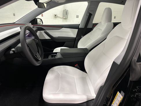 Used 2026 Tesla Model Y 2WD image 16