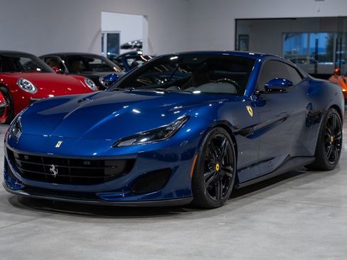 Used 2020 Ferrari Portofino image 11