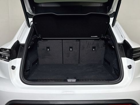 Certified 2025 Porsche Macan 4S Electric AWD/4WD image 25