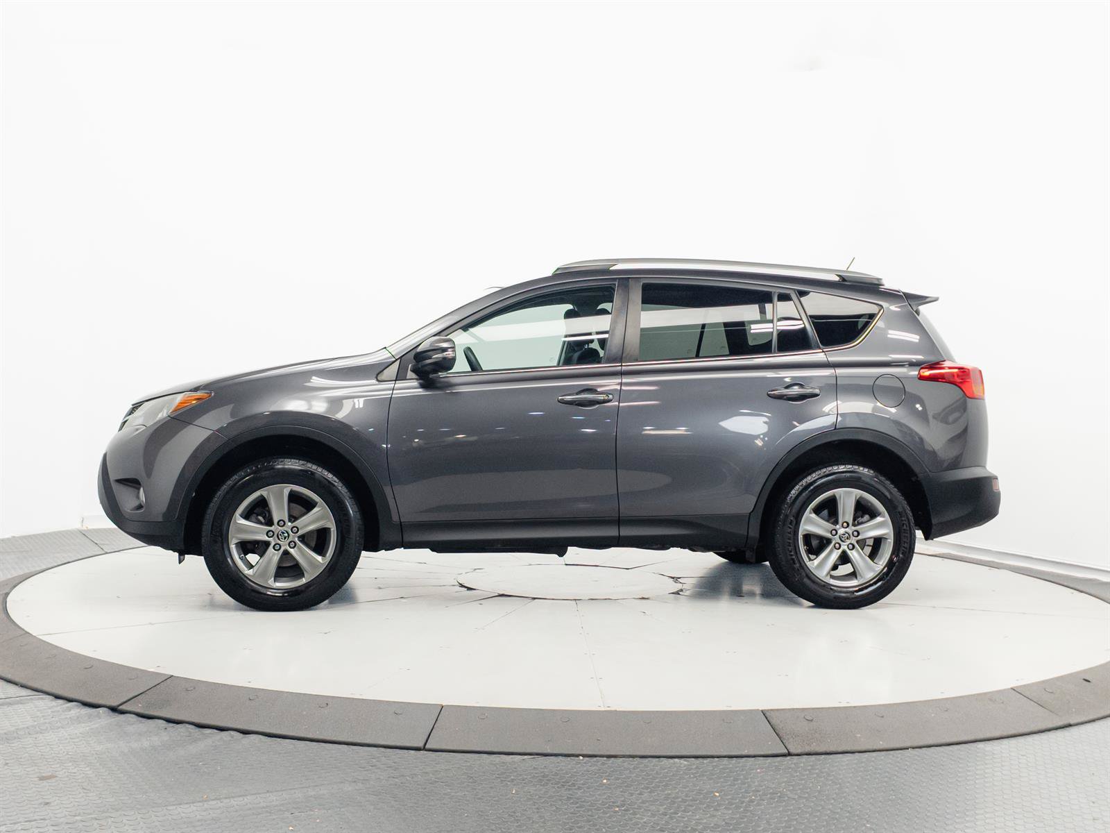 Used 2015 Toyota RAV4 XLE AWD/4WD image 10
