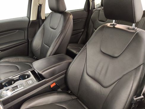 Used 2020 Ford Edge Titanium FWD image 17