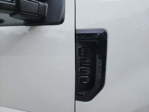 Used 2022 Ford F250 XL w/ Power Equipment Group image 12