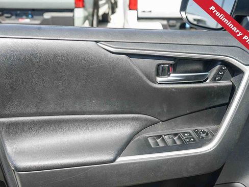Used 2020 Toyota RAV4 XLE Premium FWD image 16