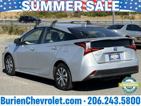 Used 2019 Toyota Prius LE AWD/4WD image 3