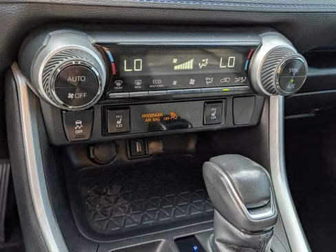 Used 2022 Toyota RAV4 XSE AWD/4WD image 17